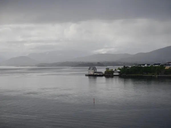 Norsko Fjord Krajina Zamračený Šedý Studený Oceán Kvalitní Fotografie — Stock fotografie