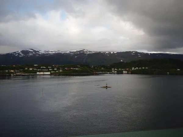 Norge Fjordlandskap Molnigt Grått Kallt Hav Högkvalitativt Foto — Stockfoto