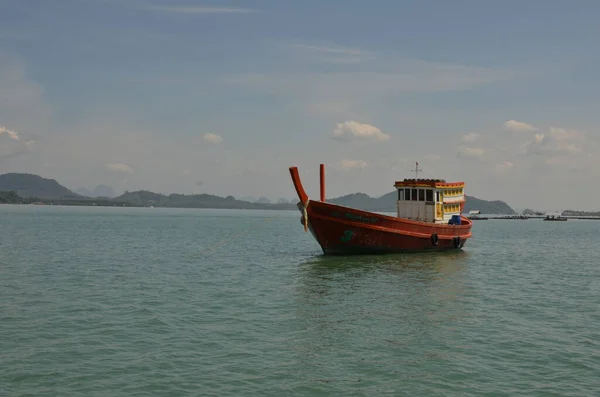 Barca Rossa Sulla Costa Koh Yao Noi Island Thailand Beach — Foto Stock