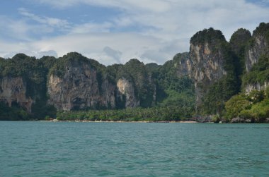 Ko phi phi thailand mavi su teknesi gezisini sallıyor. Yüksek kalite fotoğraf