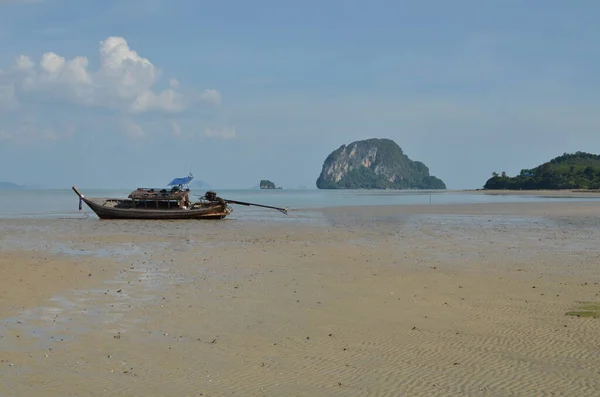 Barco Longtail Caído Seco Koh Yao Noi Island Tailândia Beach — Fotografia de Stock