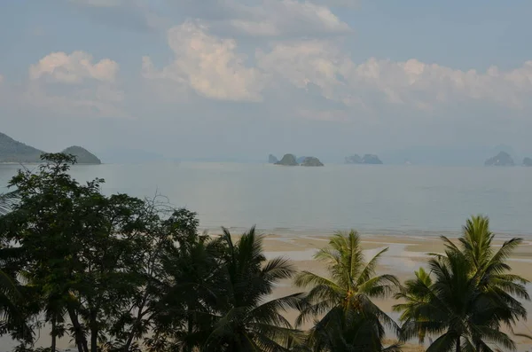 Horizon Palmami Koh Yao Noi Island Tajlandia Plaża Longtail Boat — Zdjęcie stockowe