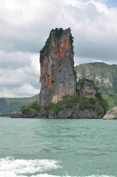 Phi Phi Thailand Stenar Blå Vatten Båttur Högkvalitativt Foto — Stockfoto