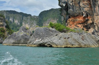 Ko phi phi thailand mavi su teknesi gezisini sallıyor. Yüksek kalite fotoğraf
