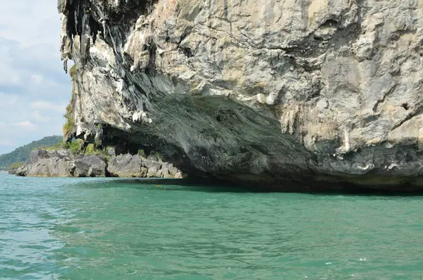 Phi Phi Tailândia Rochas Azul Viagem Barco Água Foto Alta — Fotografia de Stock