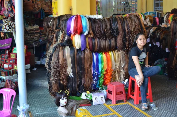 Wig Shop Éjszakai Piac Kambodzsában Színes Ázsiai Ételek Kiváló Minőségű Stock Fotó