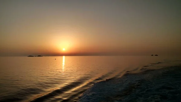 Puesta Sol Ferry Paros Grecia Isla Mediterránea Del Egeo Foto — Foto de Stock