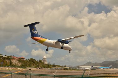 Büyük Maho Sahili Aziz Martin Caribic Hollanda Antilleri 'ne inen uçak. Yüksek kalite fotoğraf