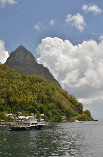 Pitons Lucia Caribbean Island Mountain Blue Sky Clouds Hoge Kwaliteit — Stockfoto