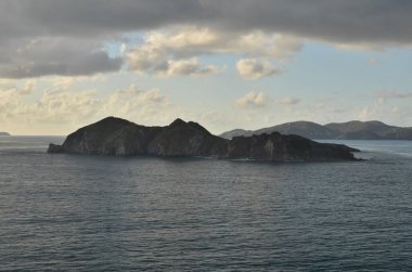 Karayipler 'de deniz kara bulutları Horizon Sahili manzaralı panorama. Yüksek kalite fotoğraf