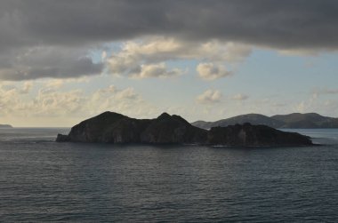 Karayipler 'de deniz kara bulutları Horizon Sahili manzaralı panorama. Yüksek kalite fotoğraf