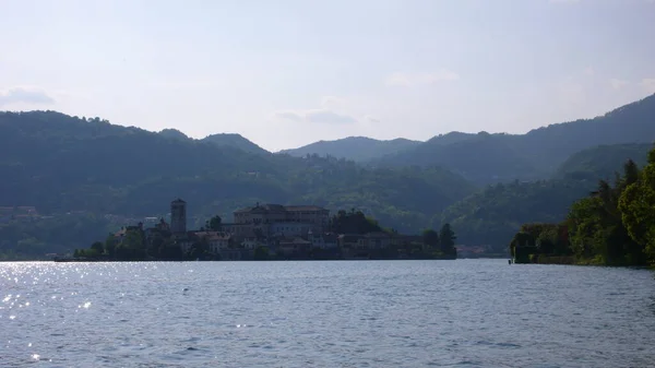 Lago Maggiore Olaszország Tükrözve Víz Kontraszt Tenyér Kiváló Minőségű Fénykép — Stock Fotó