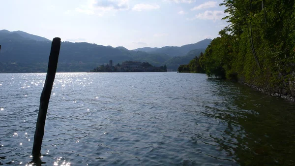 Lago Maggiore Włochy Lustrzane Woda Kontrast Dłoni Wysokiej Jakości Zdjęcie — Zdjęcie stockowe