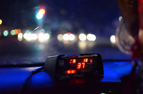 Geceleri Bangkok Tayland 'da taksimetre gösterisi. Yüksek kalite fotoğraf