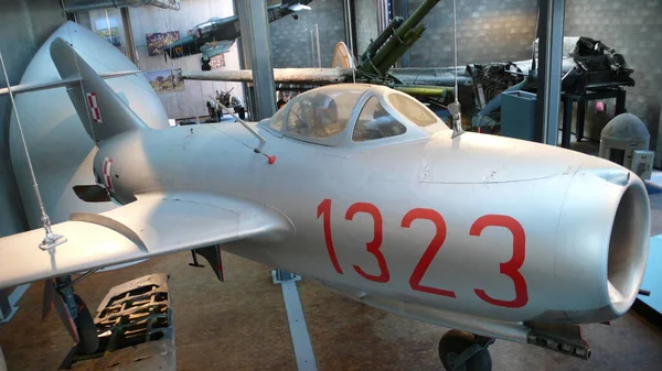 Ασημένιο Αεροπλάνο Yer Κόκκινο Μουσείο Αριθμούς Υψηλής Ποιότητας Φωτογραφία — Φωτογραφία Αρχείου