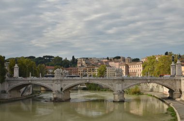 Tiber Nehri Köprüsü Roma Panorama Vatikan 'ı. Yüksek kalite fotoğraf