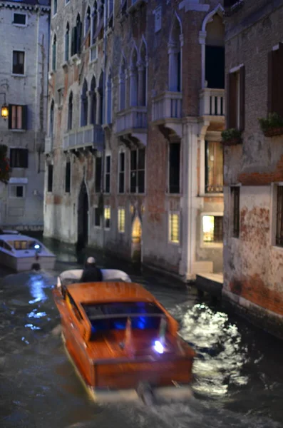 Small Water Canal Night Venice Italy Romantic City High Quality — Stock Photo, Image