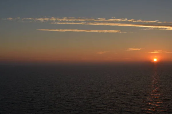 Solnedgång Vid Havet Till Horisonten Färgrik Pastell Lugn Högkvalitativt Foto — Stockfoto