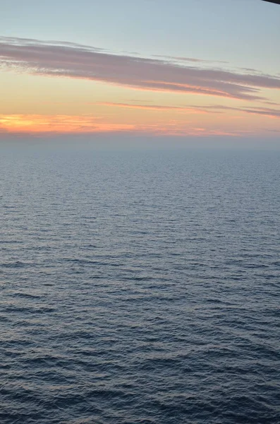 Amanhecer Mar Sem Sol Colorido Oceano Gradiente Pastell Foto Alta — Fotografia de Stock