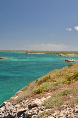 Seaview Karayip Adası 'ndan Barbados kıyı şeridi güneşli bulutlar. Yüksek kalite fotoğraf