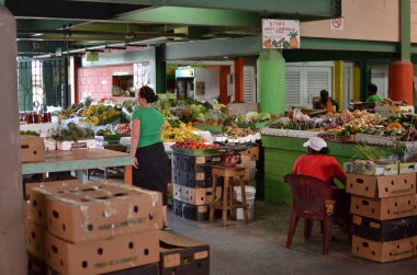 Santa Lucia 'daki bir markette meyve ve sebze standı. Yüksek kalite fotoğraf