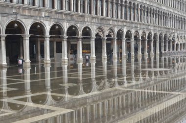 Venedik Meydanı Piazza San Marco 'da su baskını. Yüksek kalite fotoğraf