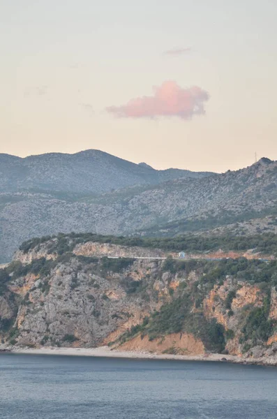 ドブロブニククロアチアの古い要塞の崖のユネスコ 高品質の写真 — ストック写真