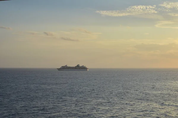 Caribic Cruise Ship Vistas Atardecer Desde Balcón Cabina Foto Alta — Foto de Stock