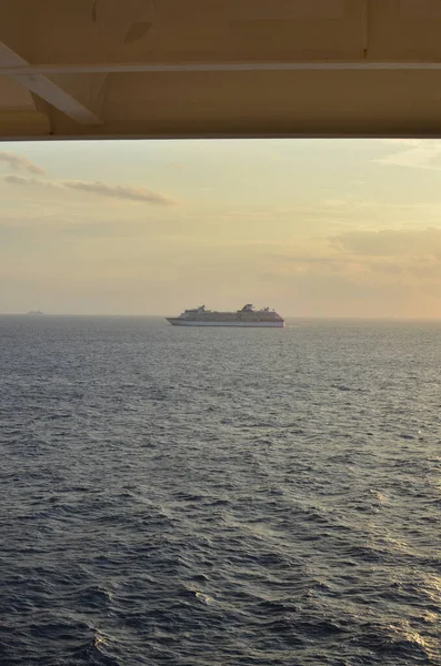 Caribische Cruise Ship Views Bij Zonsondergang Vanaf Het Balkon Van — Stockfoto