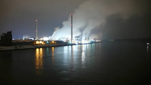 Rine River Nachts Industrie Donkere Wormen Duitsland Hoge Kwaliteit Foto — Stockfoto