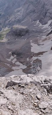 Zugspitze Route Eisenzeit Kuzey Yüzü klasiğine tırmanıyorum. Yüksek kalite fotoğraf