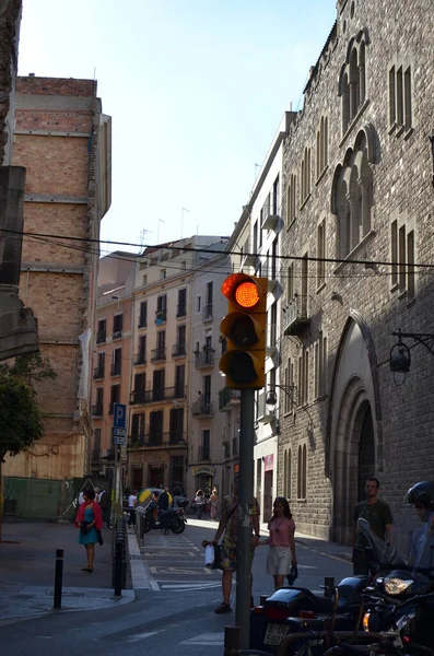 巴塞罗纳街的红色红绿灯 高质量的照片 — 图库照片