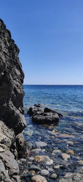 Elba Τραχιά Ακτή Κρυστάλλινα Καθαρά Νερά Μεσογειακό Νησί Υψηλής Ποιότητας — Φωτογραφία Αρχείου