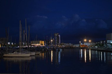 Barselona geceleri İspanya mimarisinin detaylarını anlatır. Yüksek kalite fotoğraf