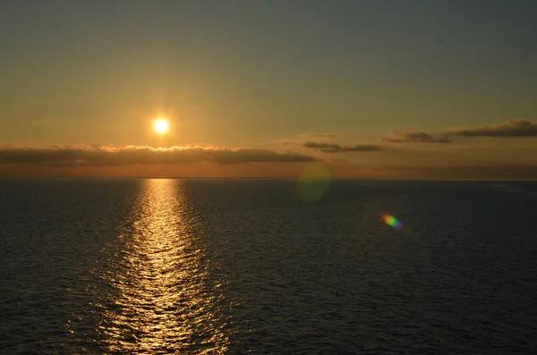 Güzel gün batımı manzarası sakin arka plan yaz tatili. Yüksek kalite fotoğraf