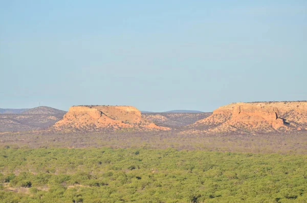非洲乌加布谷地的西部野生岩石和山脉 高质量的照片 — 图库照片