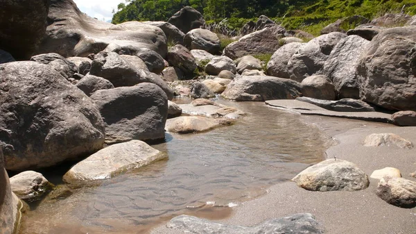 河床上有巨大的花岗岩 尼泊尔安娜普纳 高质量的照片 — 图库照片