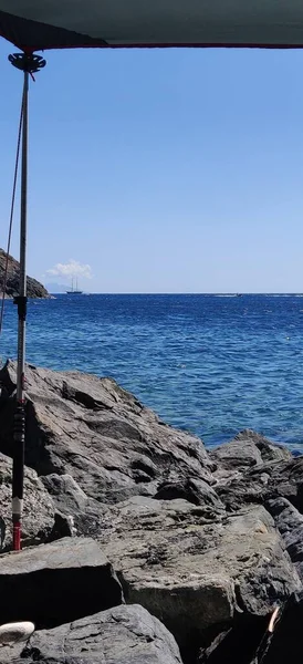 Βραχώδης Ακτή Της Elba Μπλε Θαλάσσης Ψαροντούφεκο Υψηλής Ποιότητας Φωτογραφία — Φωτογραφία Αρχείου