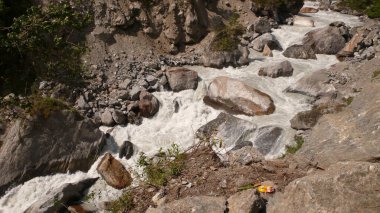 Nepal 'deki Anapurna Vadisi' ndeki Wild Mountain Nehri. Yüksek kalite fotoğraf
