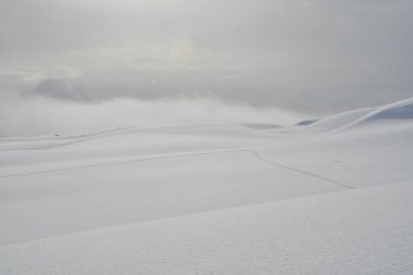 Bulutlar ve kar arka plan dokusu Norveç İskandinavyası. Yüksek kalite fotoğraf