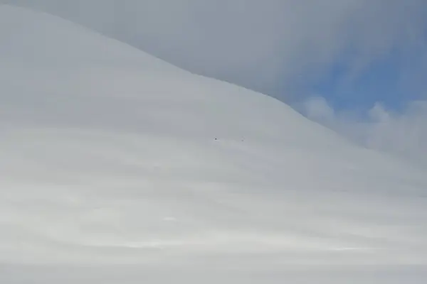 云和雪的背景纹理诺威丑闻 高质量的照片 — 图库照片