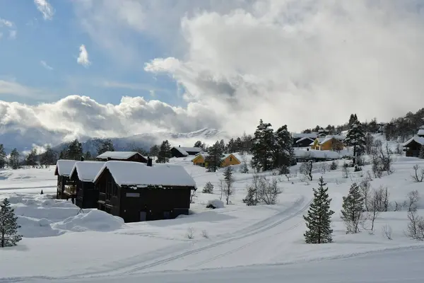 Paisaje Pueblo Invierno Día Nublado Norway Hornindal Foto Alta Calidad —  Fotos de Stock