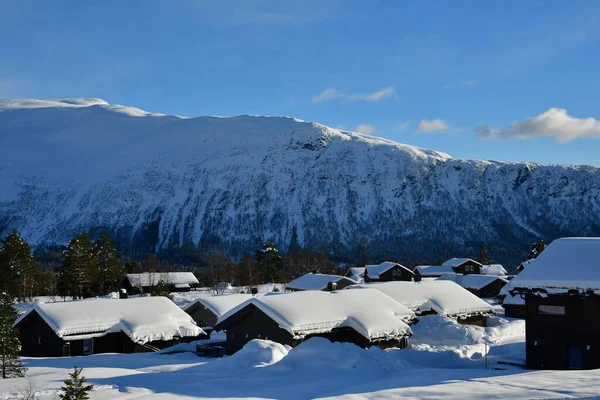 Kış Köyü Harikalar Diyarı Güneşli Azgın Norveç Skandinavya Yüksek Kalite — Stok fotoğraf