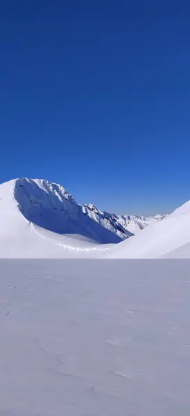 Snow Mountain Achtergrond Zonnig Weer Landschap Winter Hoge Kwaliteit Foto — Stockfoto