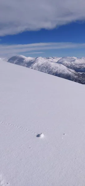 Χιόνι Βουνό Φόντο Ηλιοφάνεια Τοπίο Χειμώνα Υψηλής Ποιότητας Φωτογραφία — Φωτογραφία Αρχείου