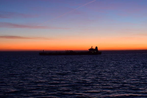 Schiff Horizont Dunklen Sonnenuntergang Hochwertiges Foto — Stockfoto