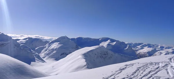 Χιόνι Χειμερινό Τοπίο Μπλε Ουρανό Norway Υψηλής Ποιότητας Φωτογραφία — Φωτογραφία Αρχείου