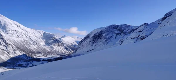Sneeuw Winterlandschap Met Blauwe Lucht Noordwaarts Hoge Kwaliteit Foto — Stockfoto
