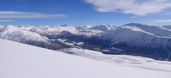 Ski Touring Top Tour Céu Azul Noruega Foto Alta Qualidade — Fotografia de Stock