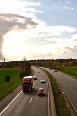 Otoyol trafiği, Alman Otobanı, hızlı ulaşım lojistiği. Yüksek kalite fotoğraf